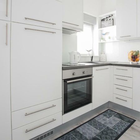 Apartment Movie Примоштен Экстерьер фото